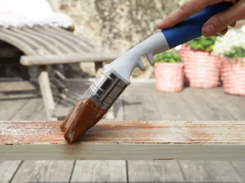 Mal dine utemøbler og terrasse med Beckers maling. DIY eksteriør