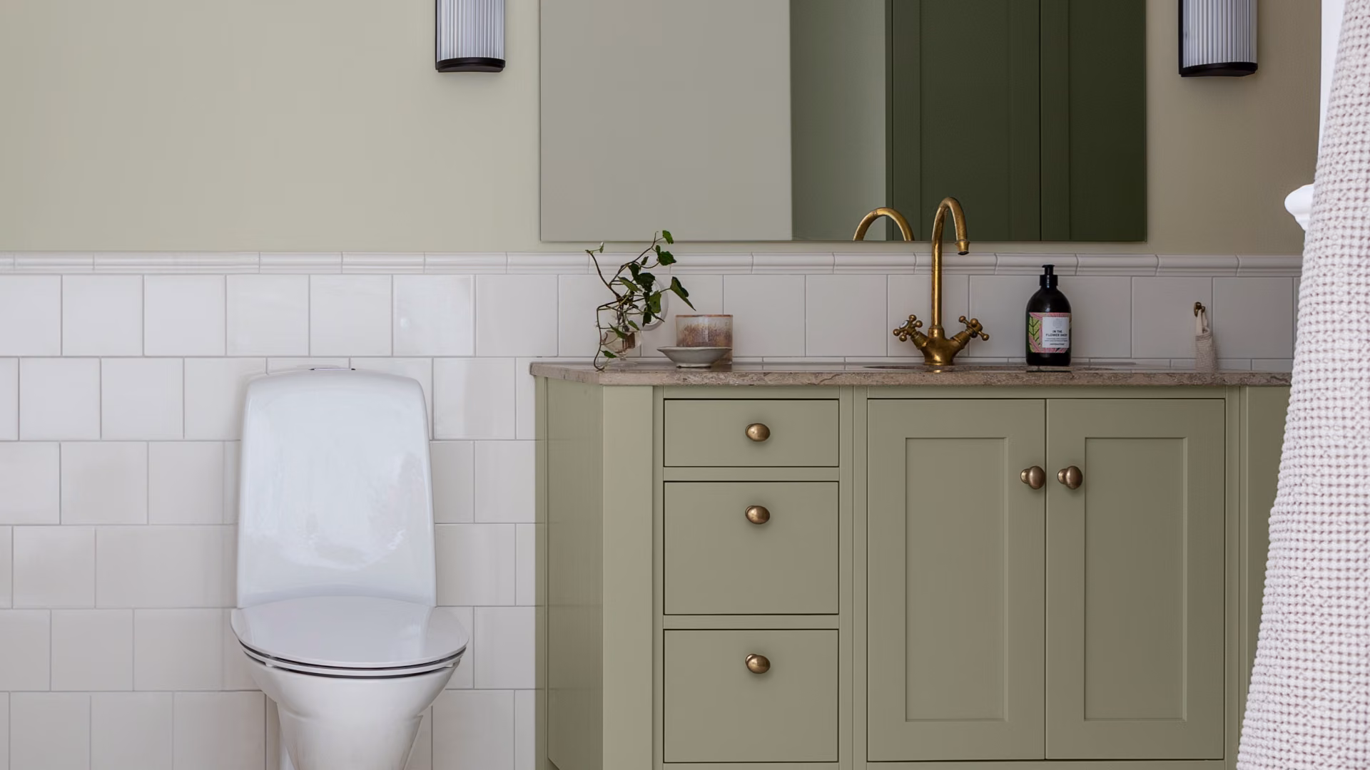 Mal baderomsveggene. Mal badet. Beckers våtromsmaling