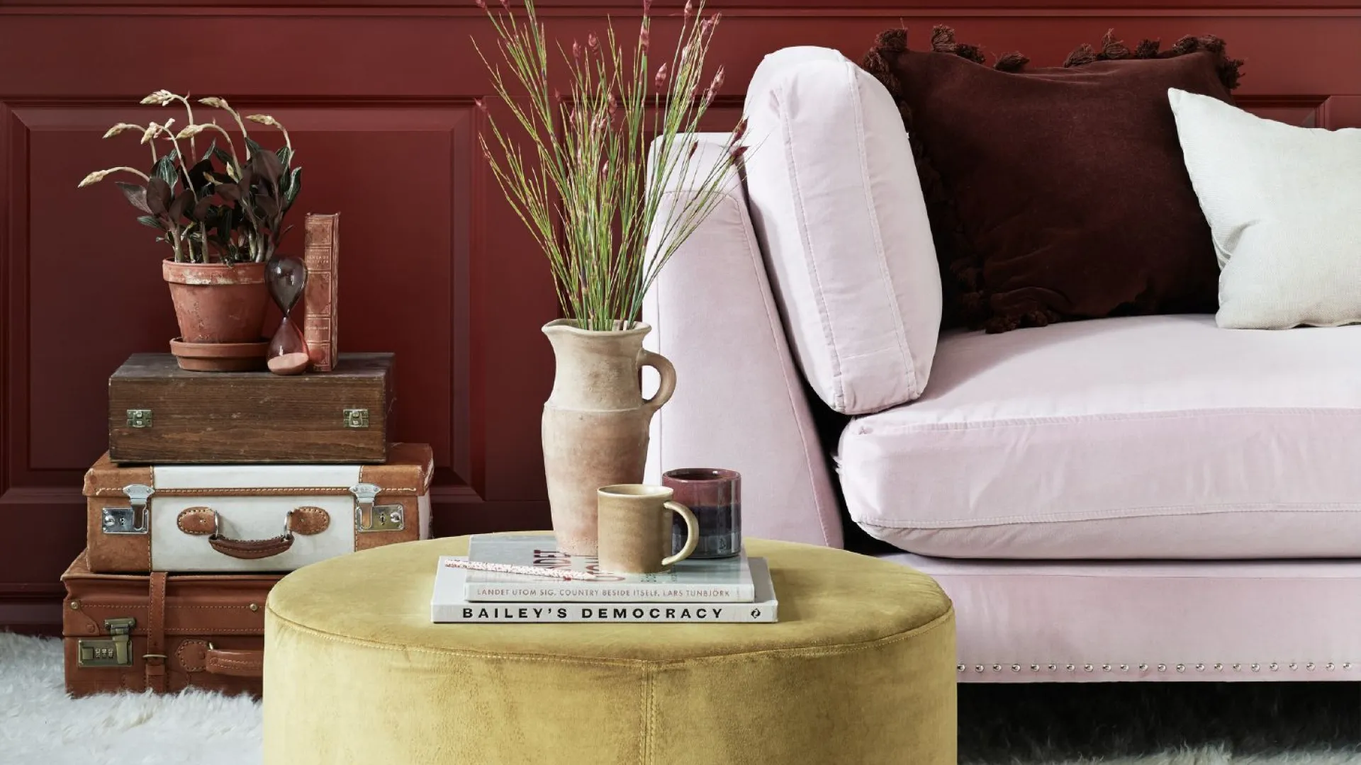 mal med rødfarge, burgunder, brun, lek med glansgrader og lag en ny trend for 2019. Beckers Mood Velvet. Ultramatt maling