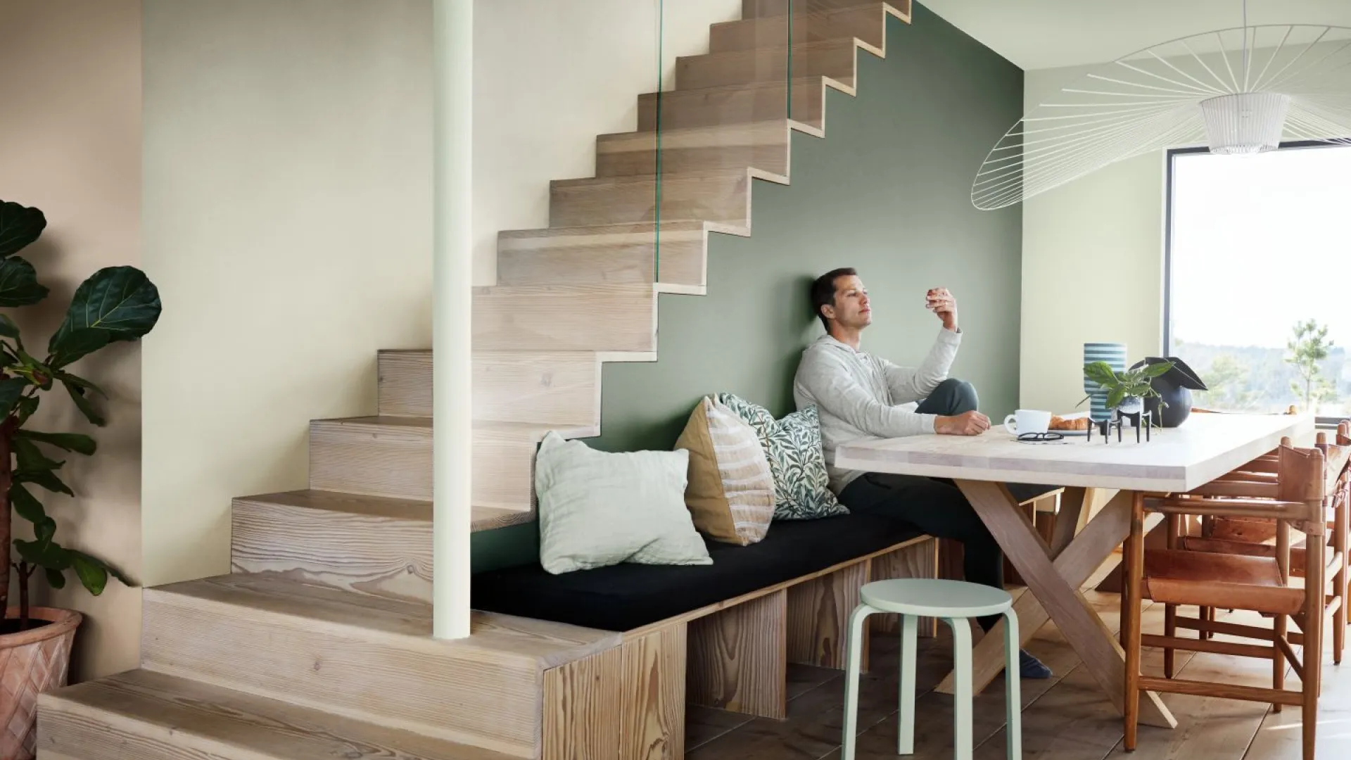 Grønnfarge til kjøkkenet eller trappoppgangen din. mer inspirasjon til oppussing og lek med farger 