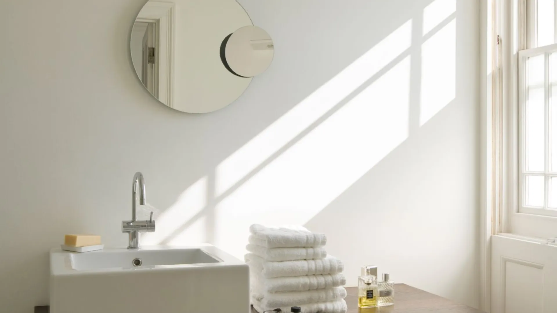 Mal badet eller toalettett i duse farger. Beckers våtromsmaling. oppussing baderom