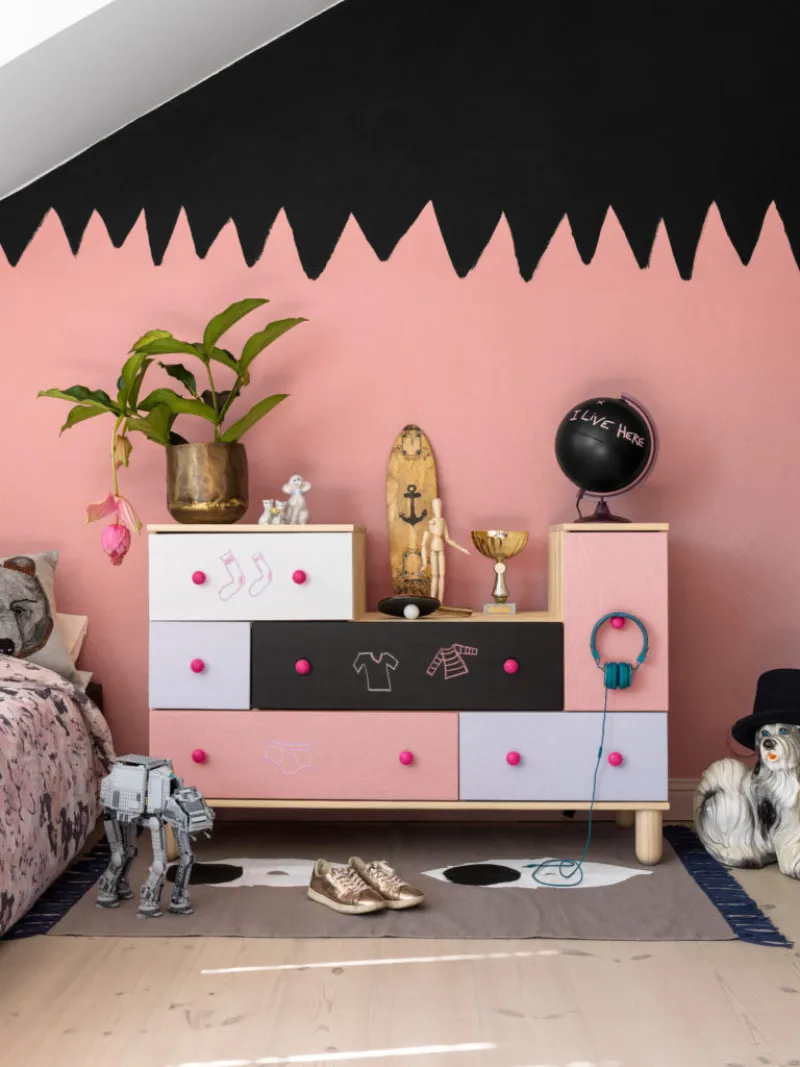 Fargerike barnerom. DIY. Beckers. Rosa rom. Sorte rom.