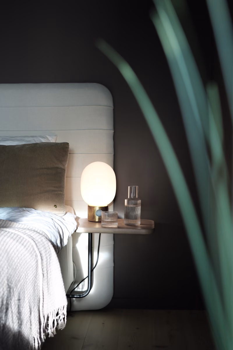 Fargekart fra Beckers, med trendfargen blått og mørkt soverom