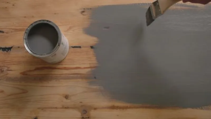 tips til hvordan grunne og male møbler